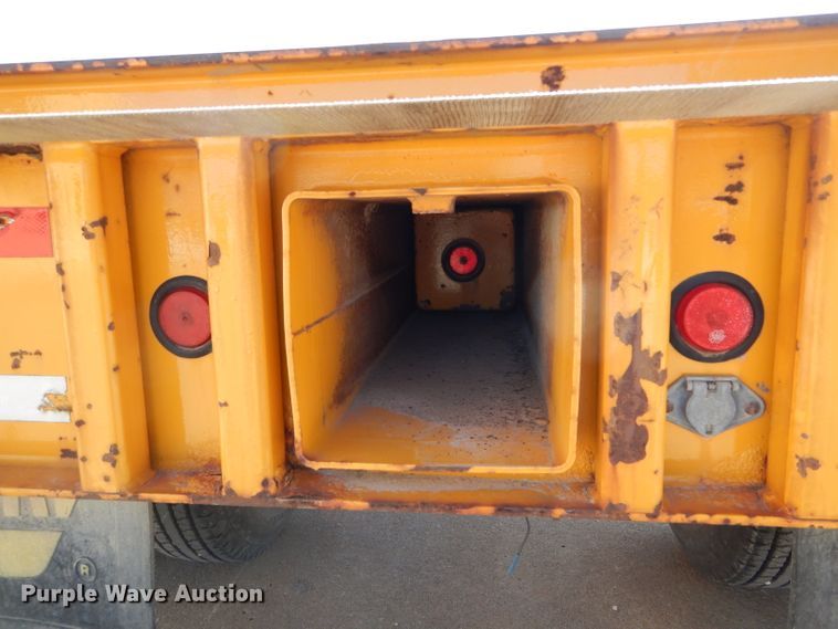 image for item DH6831 2004 CZ Engineering CZ12KP pole trailer