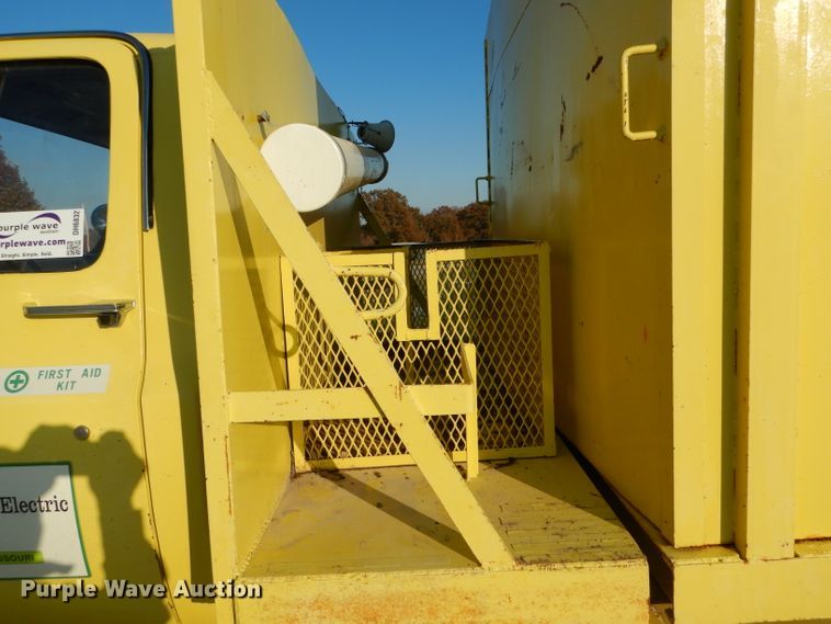 image for item DH6832 1984 Chevrolet C70 chipper truck