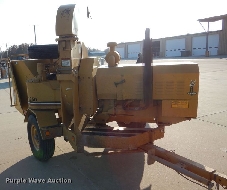 image for item DH6833 Vermeer 1250 chipper