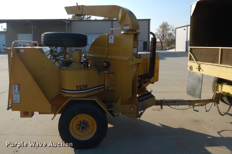 image for item DH6833 Vermeer 1250 chipper