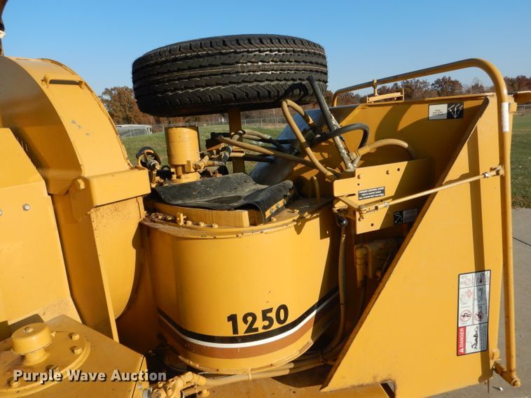 image for item DH6833 Vermeer 1250 chipper