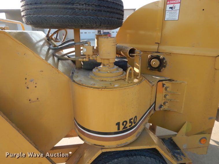 image for item DH6833 Vermeer 1250 chipper