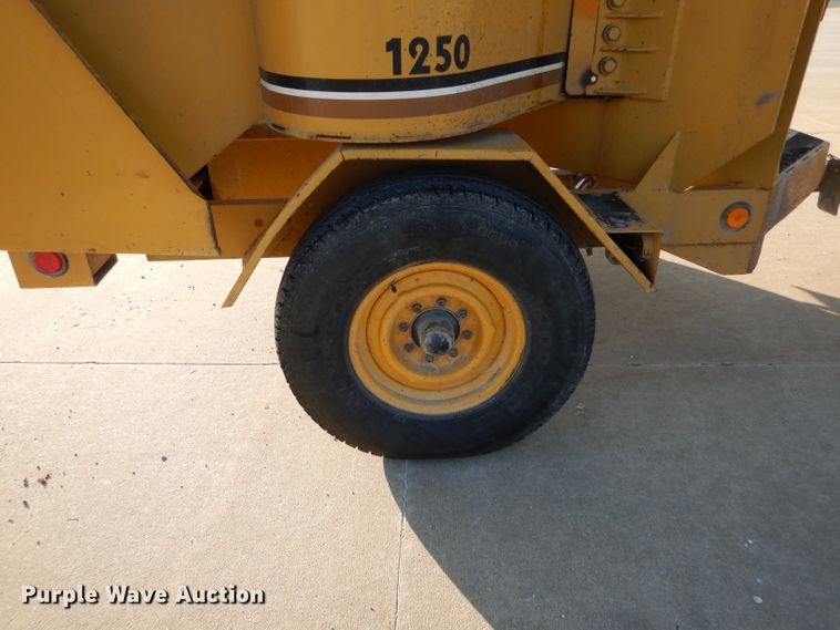 image for item DH6833 Vermeer 1250 chipper