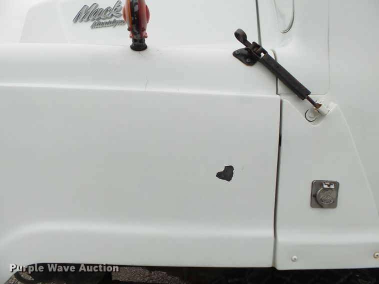 image for item DH7795 1991 Mack DMM6906S digger derrick truck