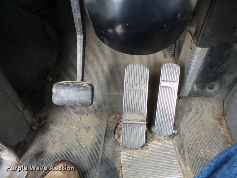 image for item DH7795 1991 Mack DMM6906S digger derrick truck