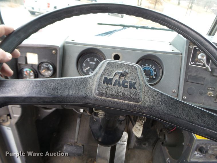 image for item DH7795 1991 Mack DMM6906S digger derrick truck