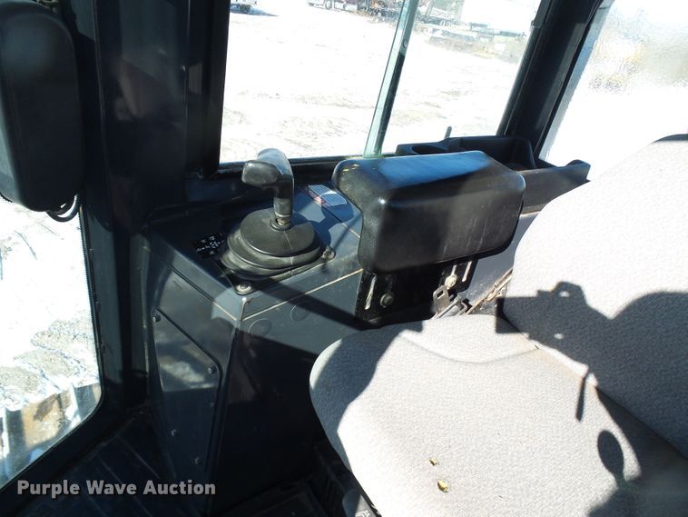 image for item DI0737 2005 John Deere 650J LGP dozer