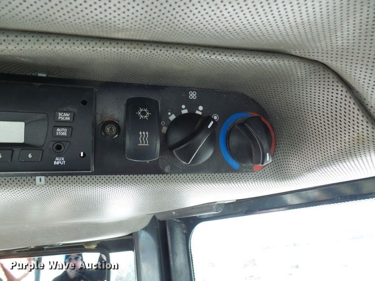 image for item DI0737 2005 John Deere 650J LGP dozer