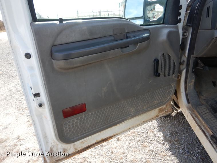 image for item DI0739 2000 Ford F550 Super Duty XL bucket truck