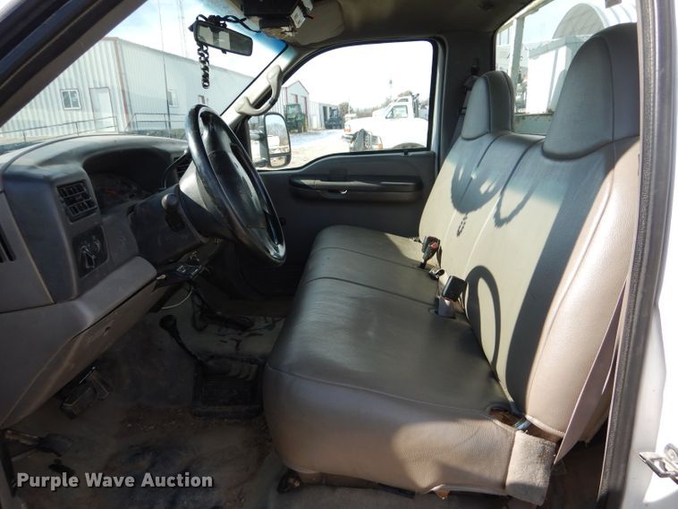 image for item DI0739 2000 Ford F550 Super Duty XL bucket truck