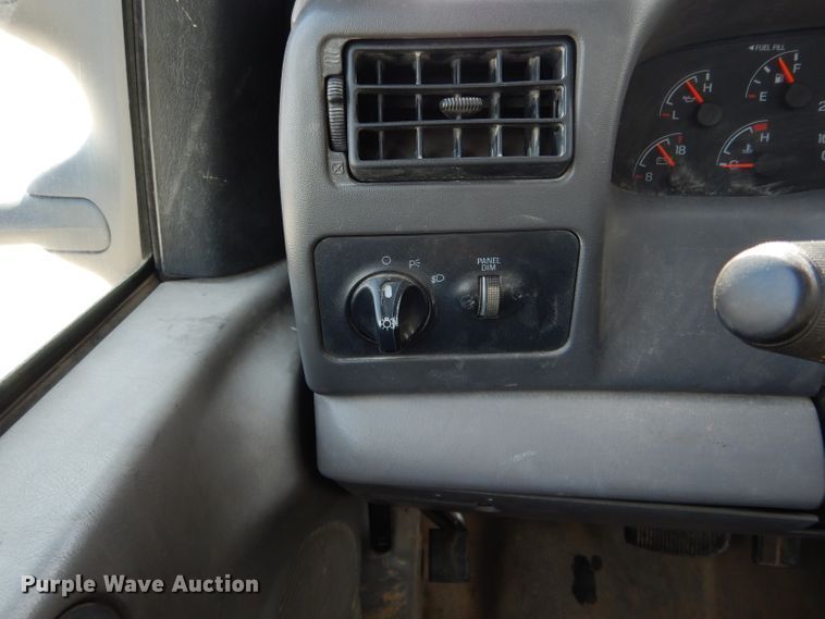 image for item DI0739 2000 Ford F550 Super Duty XL bucket truck