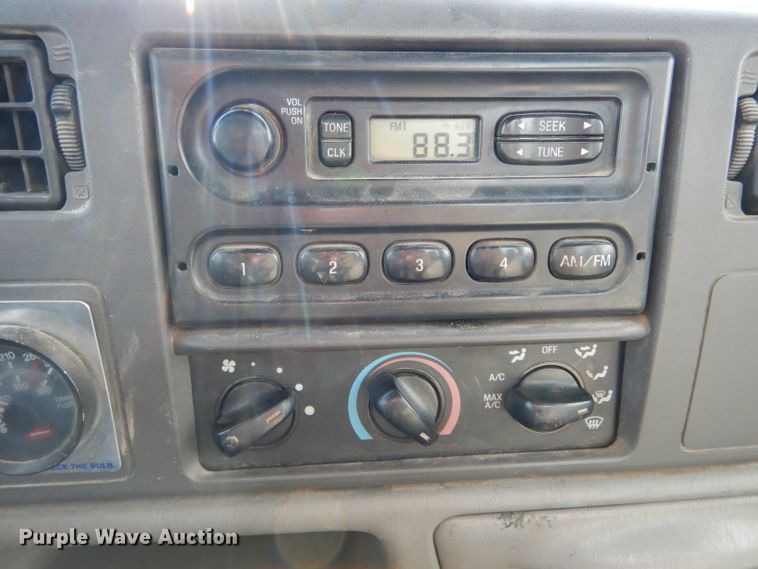 image for item DI0739 2000 Ford F550 Super Duty XL bucket truck