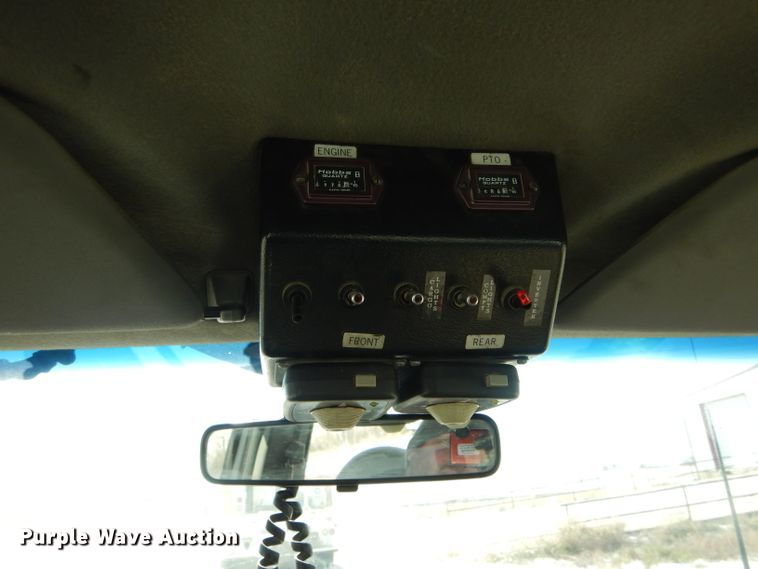 image for item DI0739 2000 Ford F550 Super Duty XL bucket truck