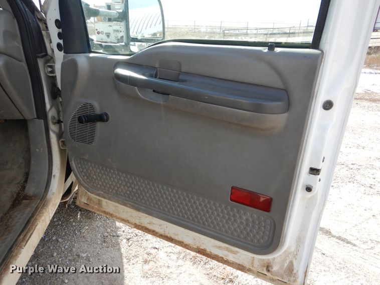 image for item DI0739 2000 Ford F550 Super Duty XL bucket truck