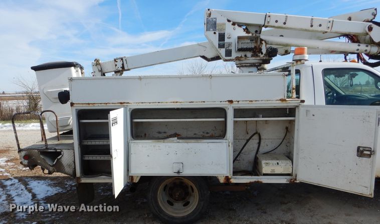 image for item DI0739 2000 Ford F550 Super Duty XL bucket truck