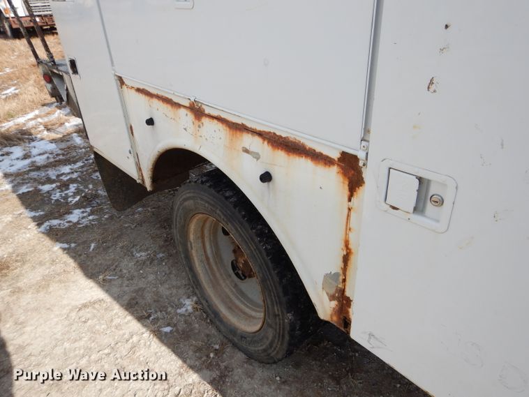 image for item DI0739 2000 Ford F550 Super Duty XL bucket truck