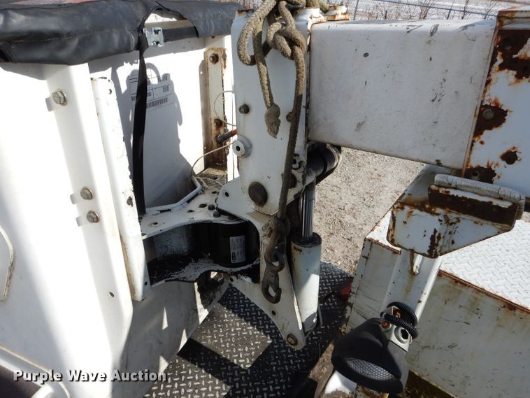 image for item DI0739 2000 Ford F550 Super Duty XL bucket truck