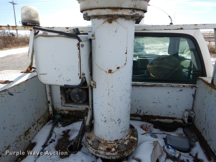 image for item DI0739 2000 Ford F550 Super Duty XL bucket truck