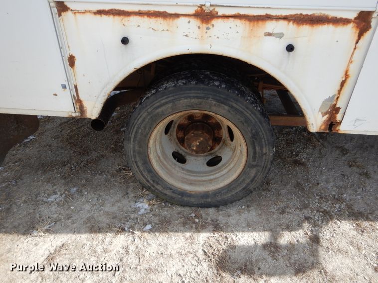 image for item DI0739 2000 Ford F550 Super Duty XL bucket truck