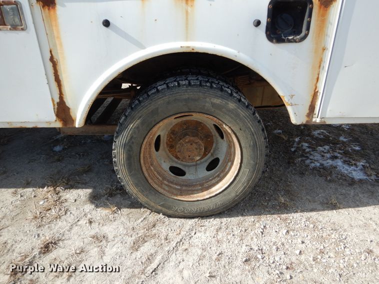 image for item DI0739 2000 Ford F550 Super Duty XL bucket truck