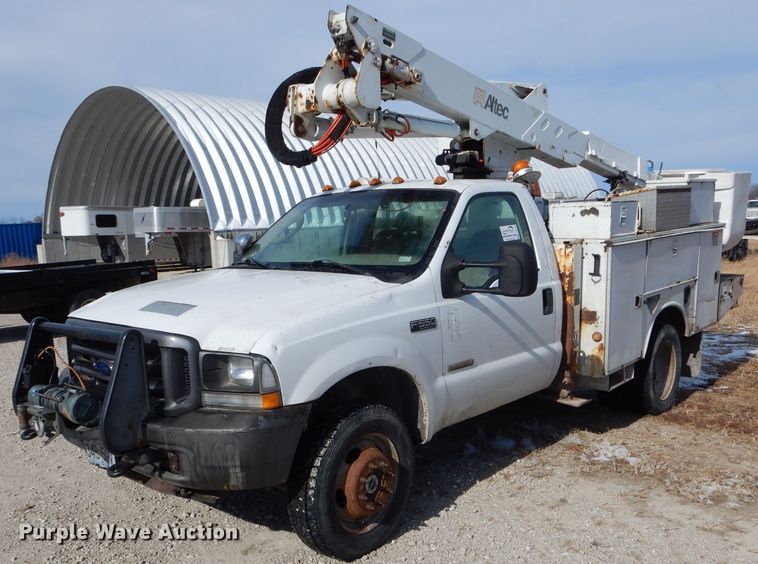 image for item DI0740 2004 Ford F550 Super Duty XL bucket truck