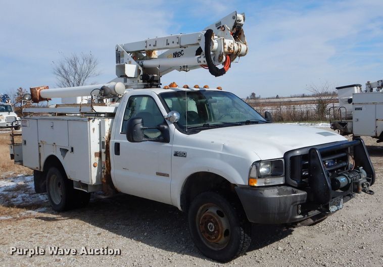 image for item DI0740 2004 Ford F550 Super Duty XL bucket truck