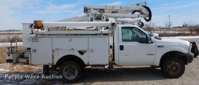 image for item DI0740 2004 Ford F550 Super Duty XL bucket truck