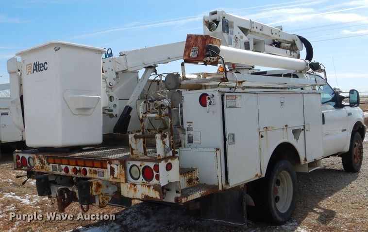 image for item DI0740 2004 Ford F550 Super Duty XL bucket truck