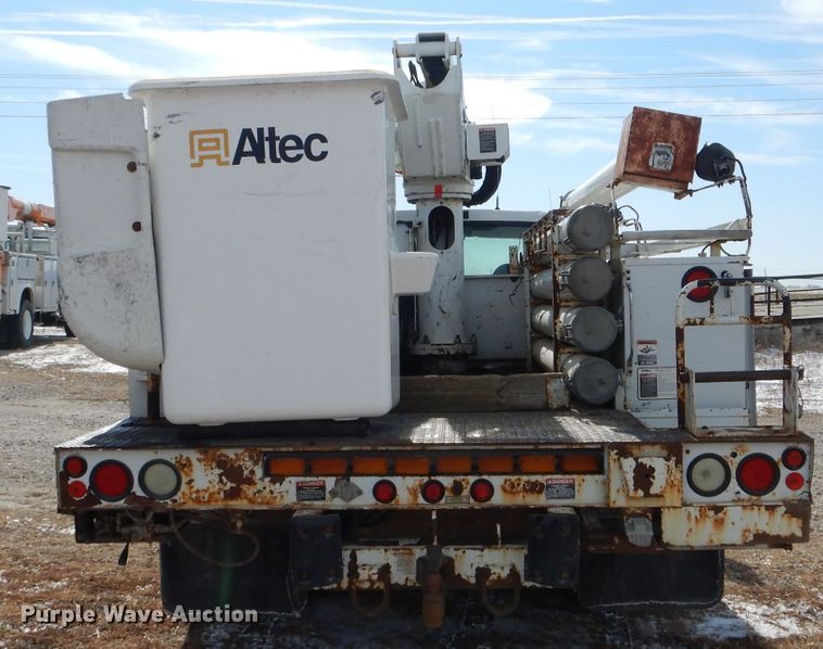 image for item DI0740 2004 Ford F550 Super Duty XL bucket truck