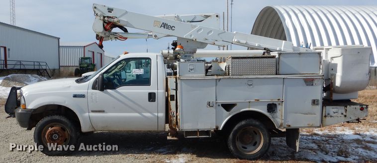 image for item DI0740 2004 Ford F550 Super Duty XL bucket truck