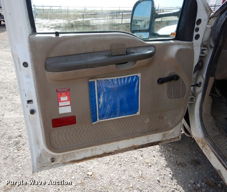 image for item DI0740 2004 Ford F550 Super Duty XL bucket truck