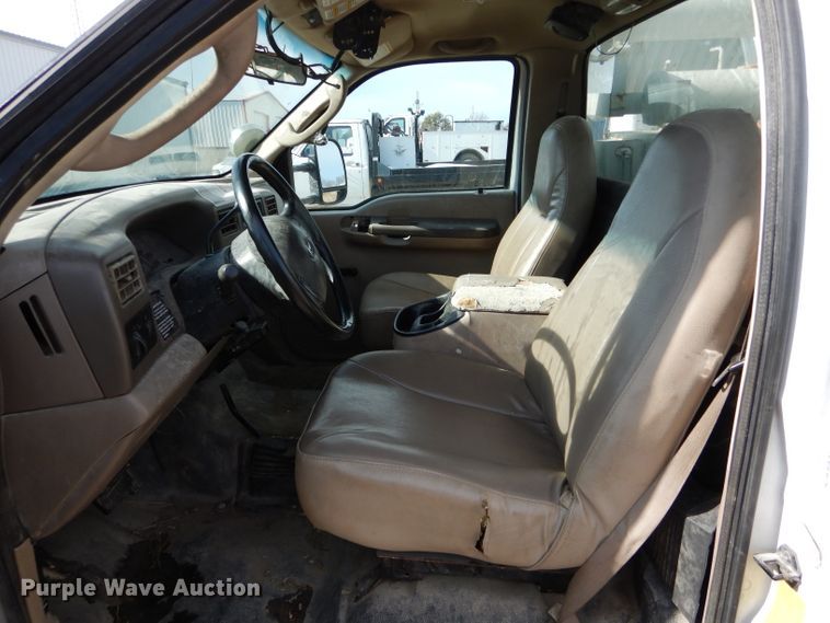 image for item DI0740 2004 Ford F550 Super Duty XL bucket truck