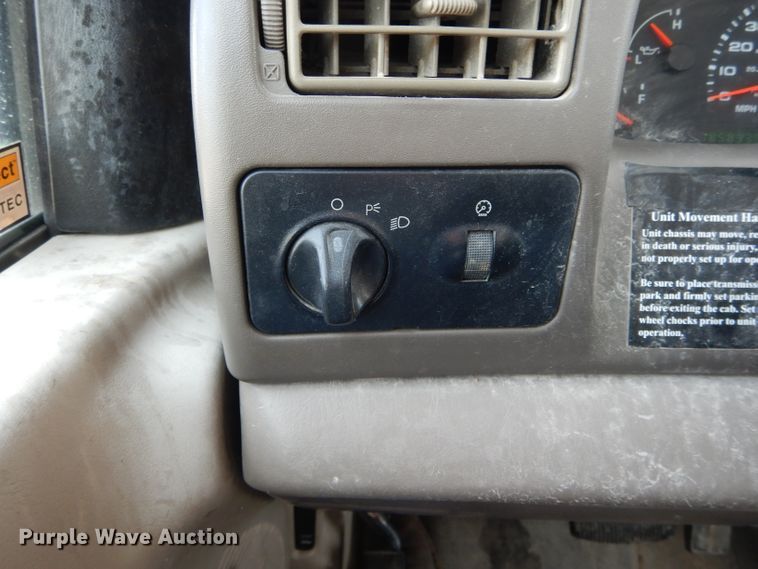 image for item DI0740 2004 Ford F550 Super Duty XL bucket truck