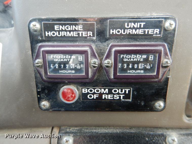 image for item DI0740 2004 Ford F550 Super Duty XL bucket truck