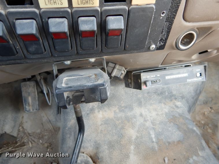 image for item DI0740 2004 Ford F550 Super Duty XL bucket truck