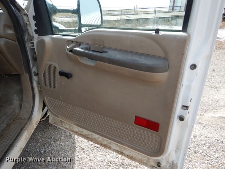 image for item DI0740 2004 Ford F550 Super Duty XL bucket truck