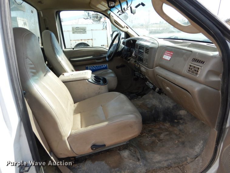 image for item DI0740 2004 Ford F550 Super Duty XL bucket truck