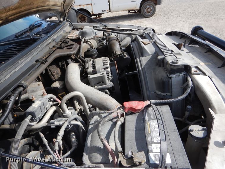 image for item DI0740 2004 Ford F550 Super Duty XL bucket truck