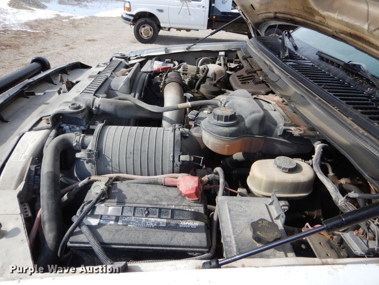 image for item DI0740 2004 Ford F550 Super Duty XL bucket truck