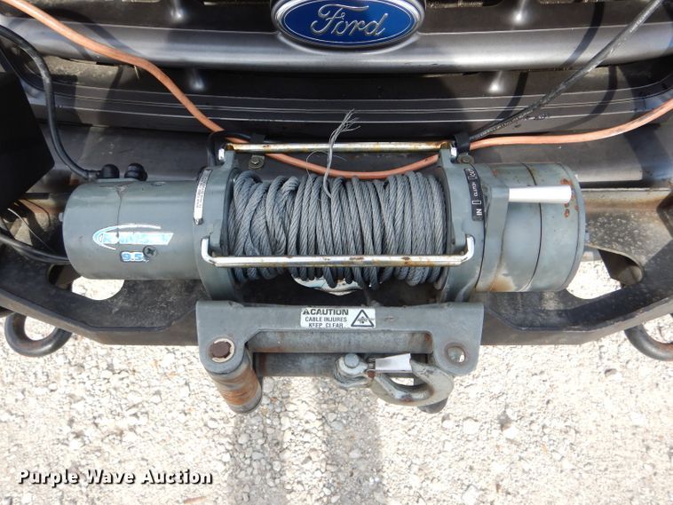 image for item DI0740 2004 Ford F550 Super Duty XL bucket truck