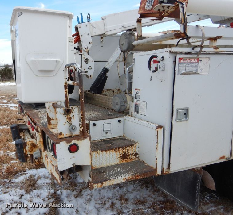 image for item DI0740 2004 Ford F550 Super Duty XL bucket truck