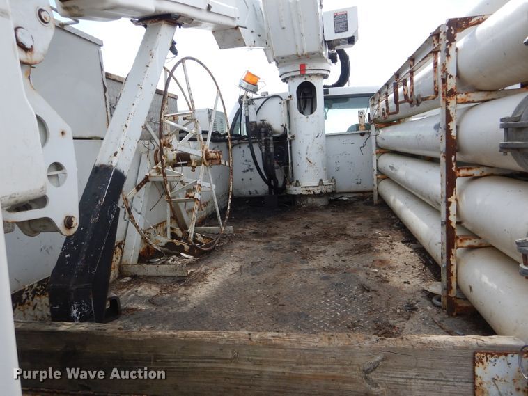 image for item DI0740 2004 Ford F550 Super Duty XL bucket truck