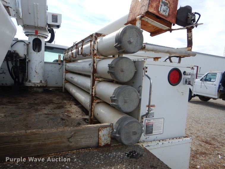 image for item DI0740 2004 Ford F550 Super Duty XL bucket truck