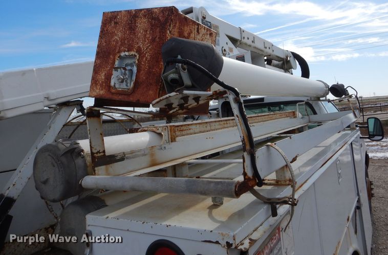 image for item DI0740 2004 Ford F550 Super Duty XL bucket truck