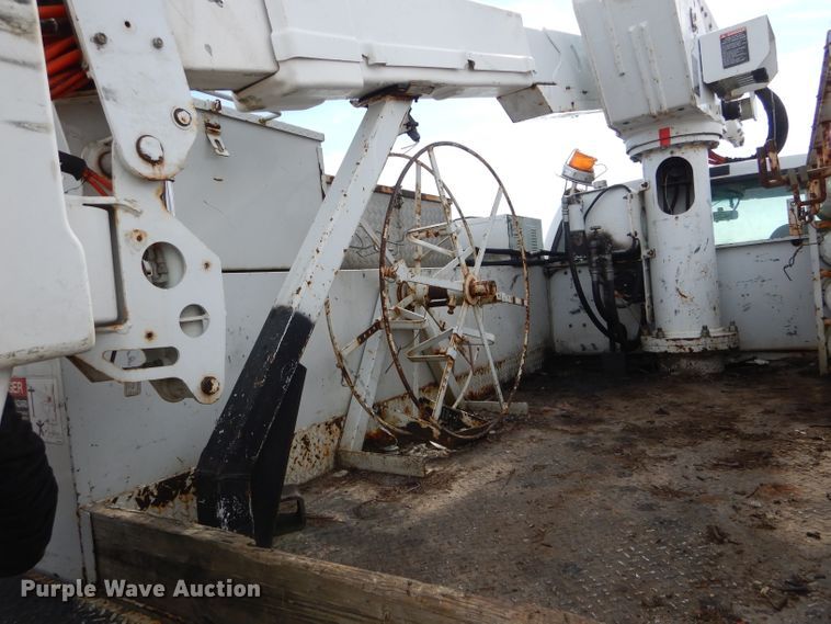 image for item DI0740 2004 Ford F550 Super Duty XL bucket truck