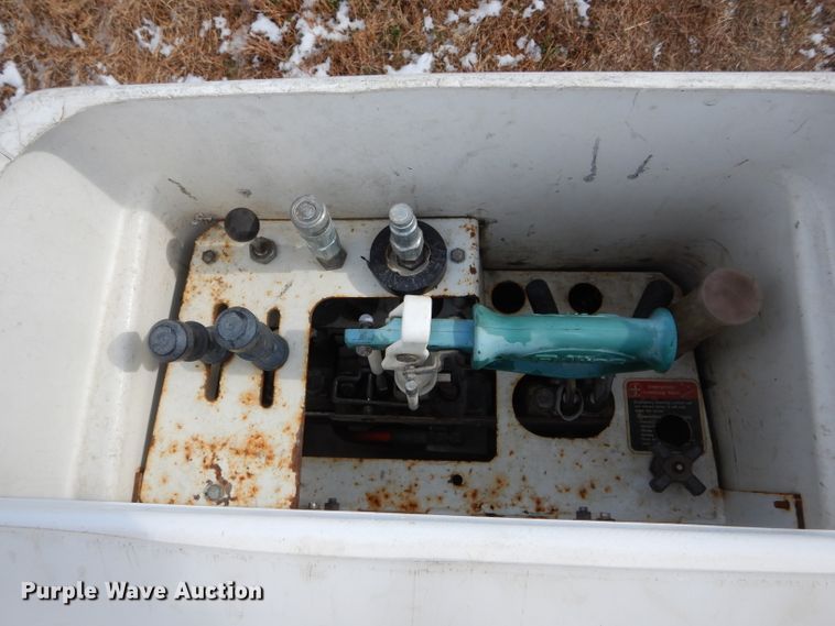 image for item DI0740 2004 Ford F550 Super Duty XL bucket truck