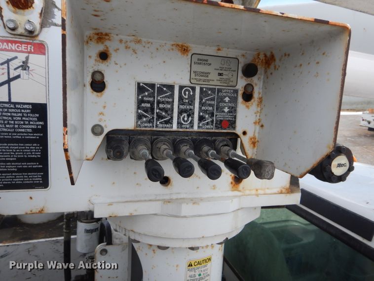 image for item DI0740 2004 Ford F550 Super Duty XL bucket truck