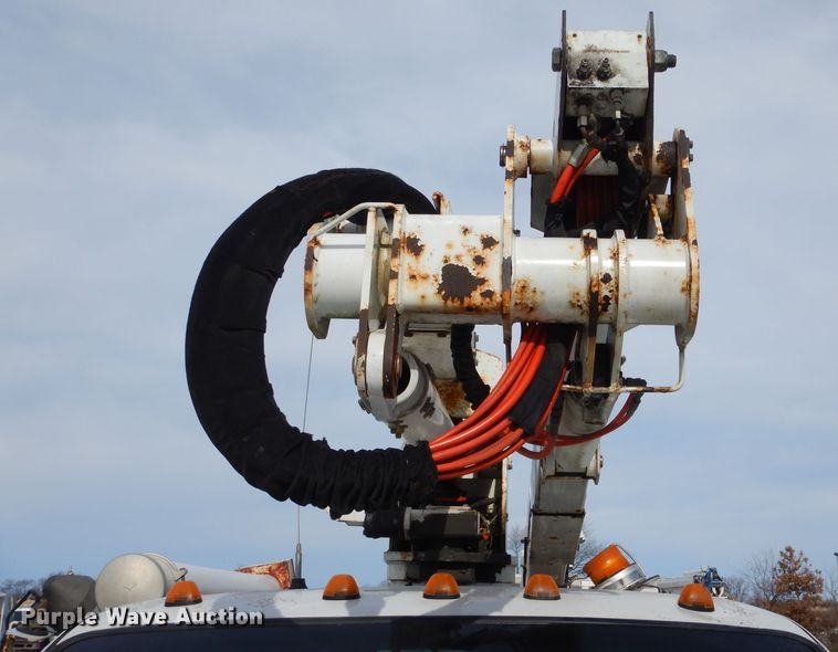 image for item DI0740 2004 Ford F550 Super Duty XL bucket truck