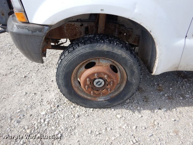 image for item DI0740 2004 Ford F550 Super Duty XL bucket truck