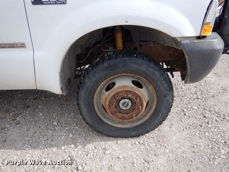 image for item DI0740 2004 Ford F550 Super Duty XL bucket truck